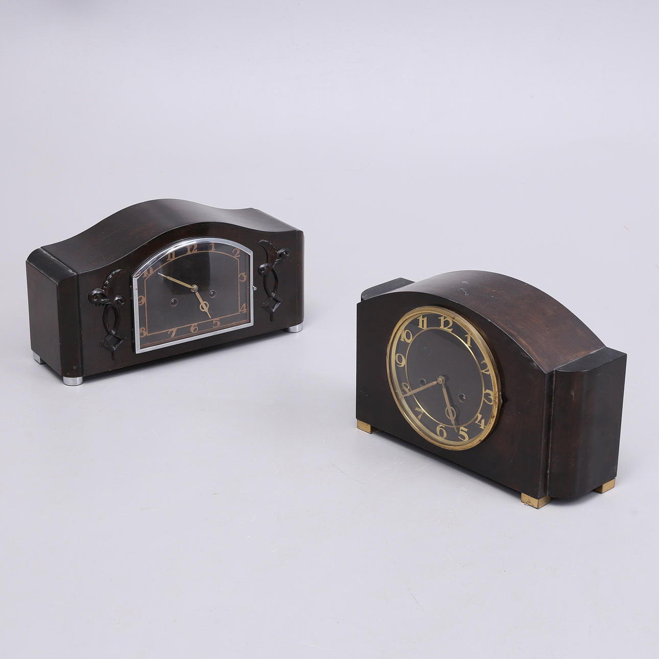 BORDSUR, 2 st, jugend, 1900-talets första hälft.