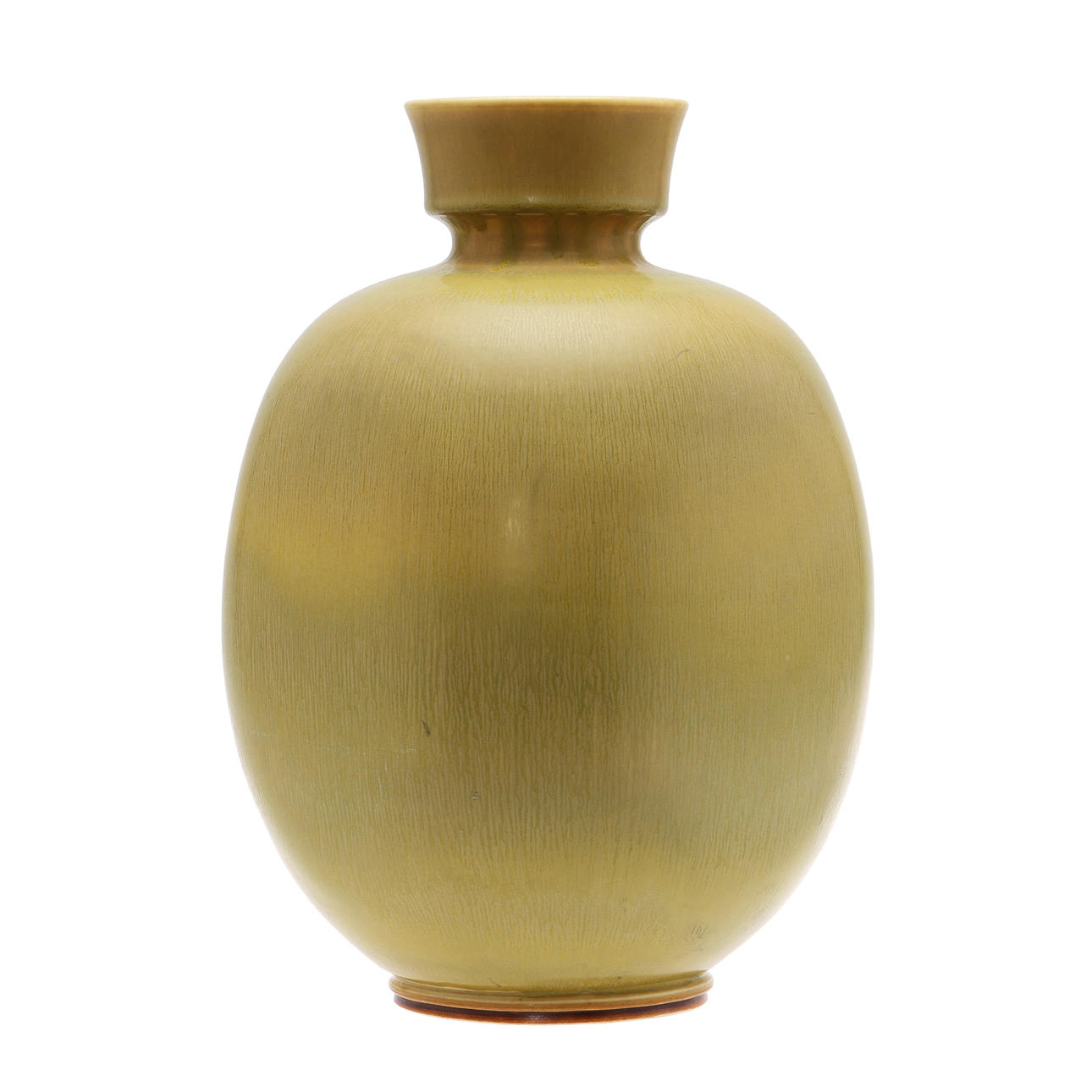 BERNDT FRIBERG. Vas, fyrpassformad med indragen hals, stengods med harpälsglasyr i gula toner. Gustavsbergs studio 1968.