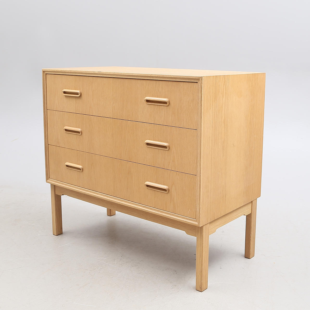 BYRÅ, trä, 1900-tal.