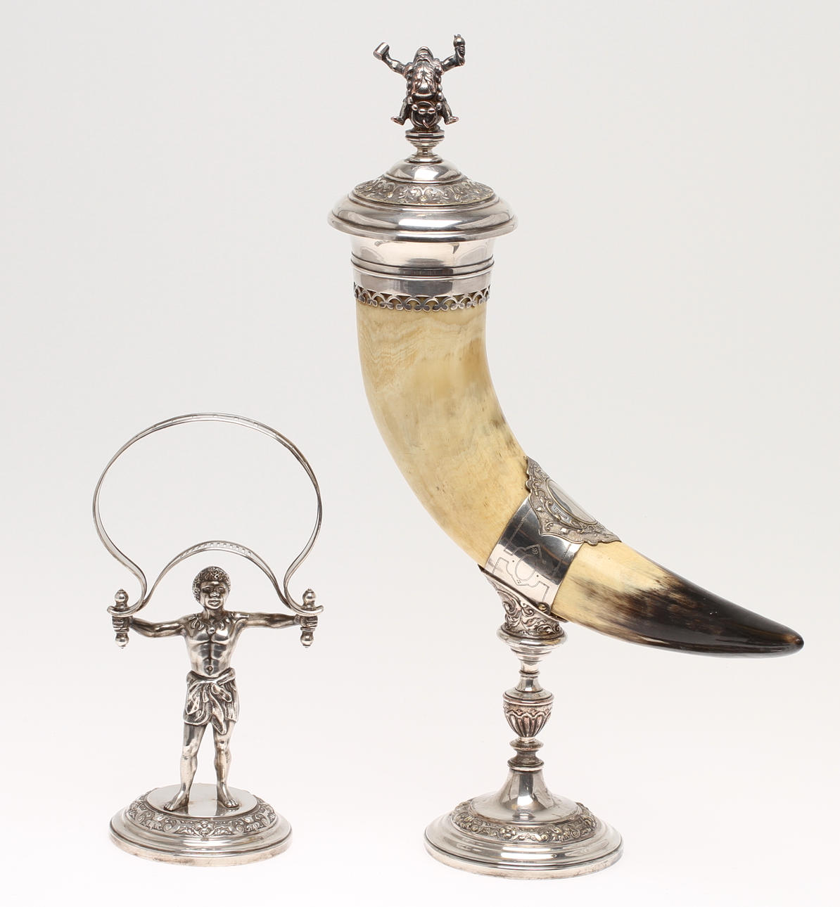 PRYDNADSHORN, KNIVSTÄLL, nysilver, 1800-talets slut.