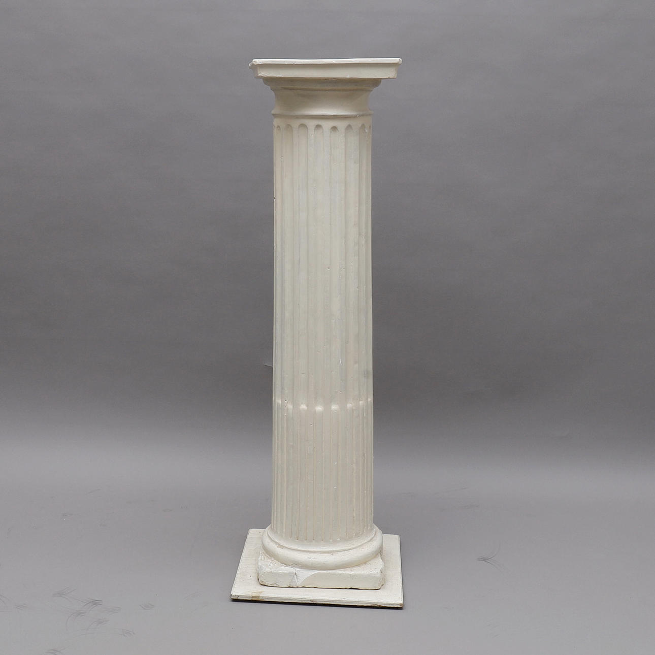 PEDESTAL/COLUMNA, yeso pintado.