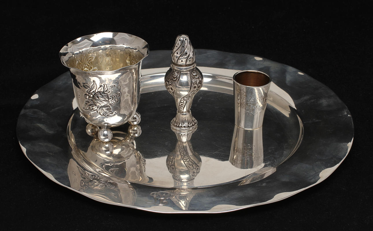 TALLRIK, STRÖARE, KOPP, SKÅL, silver, ca 435 g, 1900-tal.