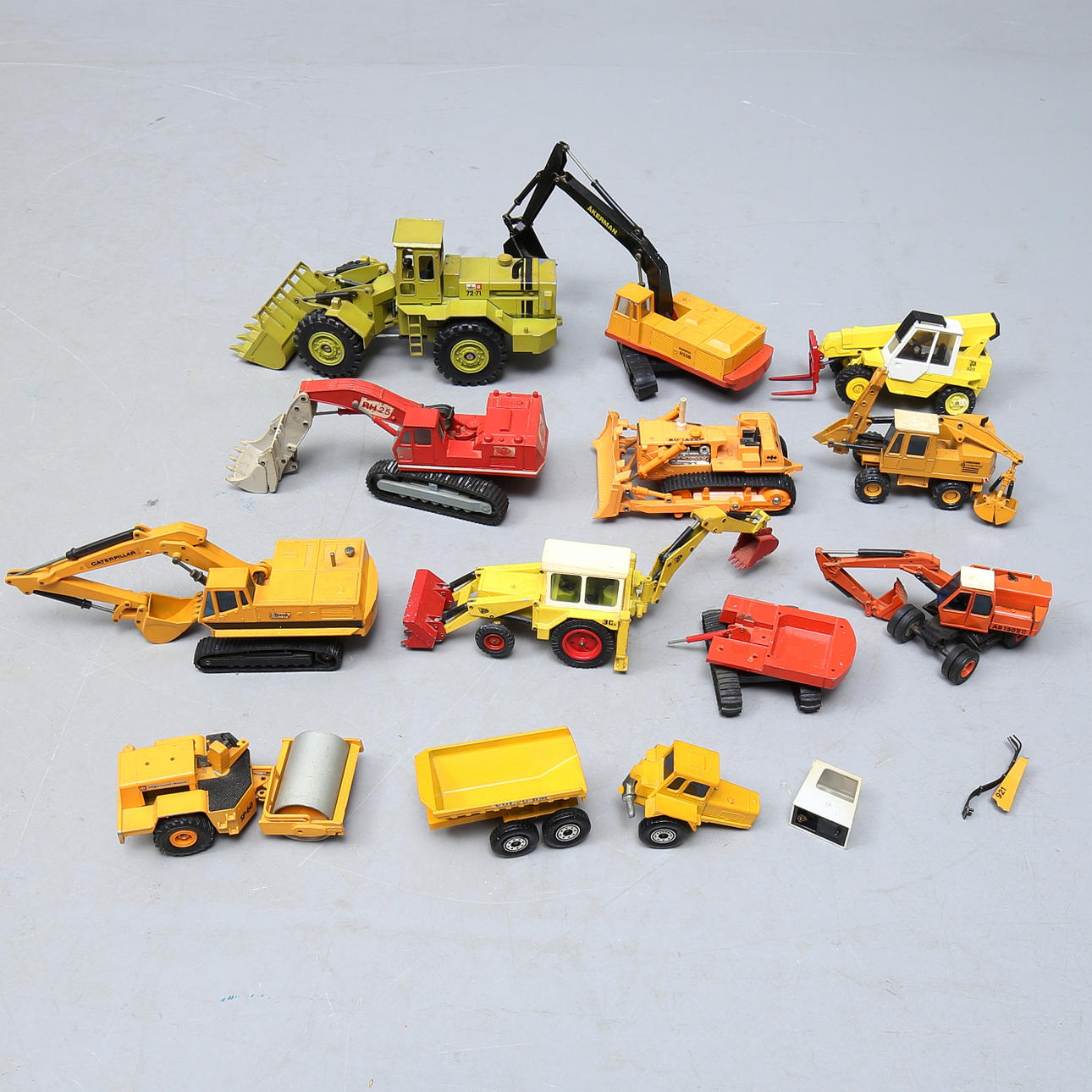 ENTREPRENØRMASKINER, 12 dele, inklusive JOAL, NZG.