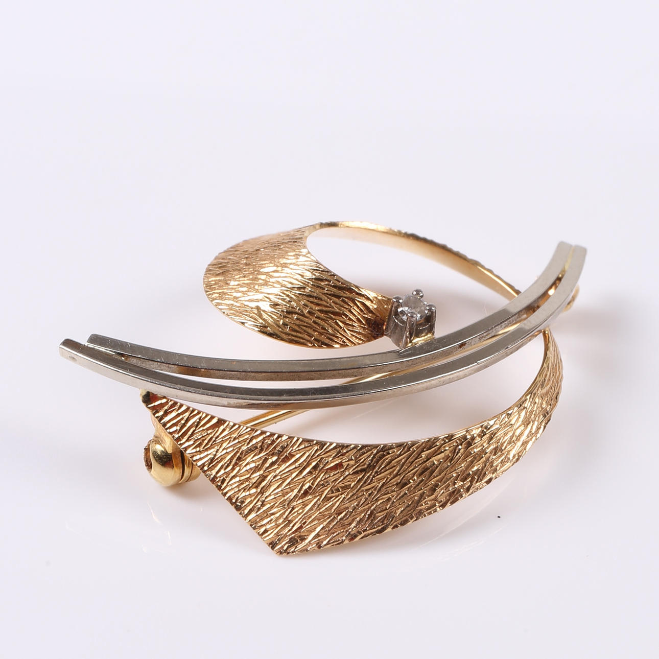 BROSCHE, 18 Karat Gold, weißer Stein.