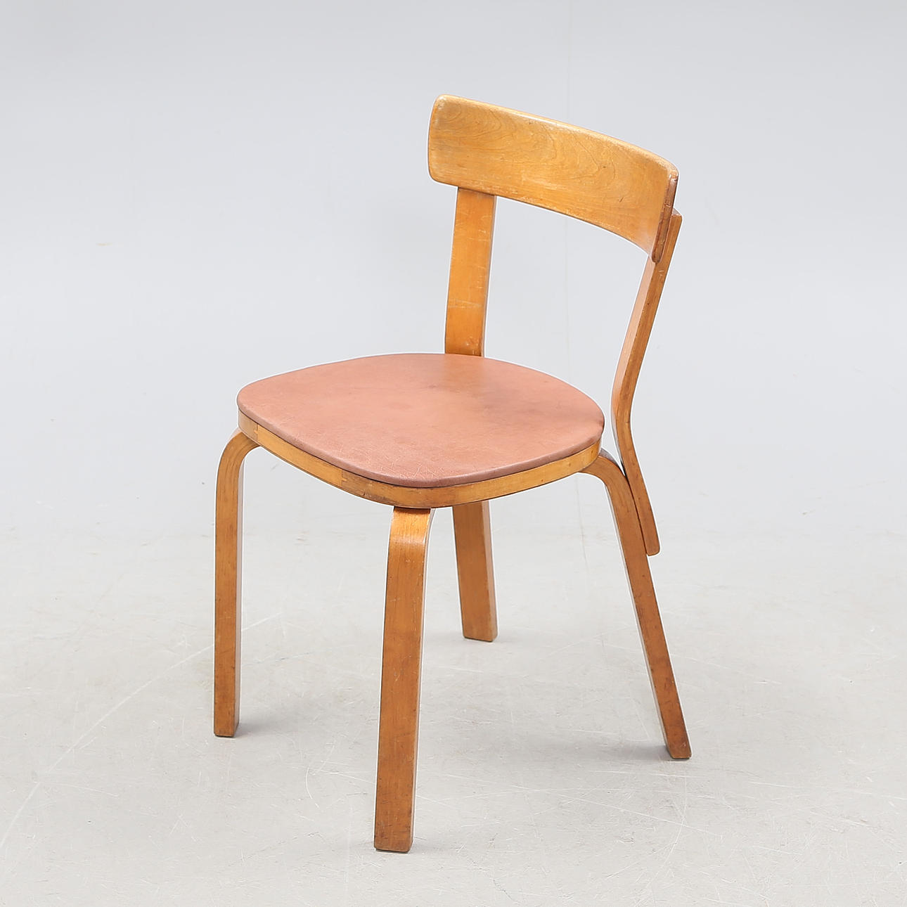 ALVAR AALTO. SILLA, madera doblada, 1934.