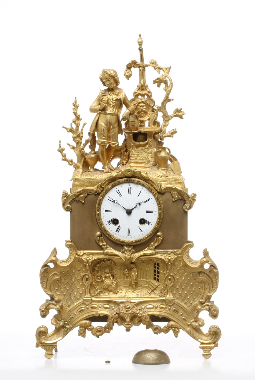 BORDSPENDYL, brons, delvis brännförgylld, omärkt urverk och urtavla, 1800-tal.