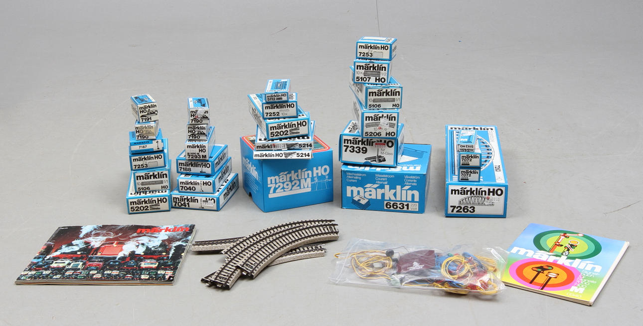 MÄRKLIN RÄLS, VÄXLAR, BRO, SIGNALER, TRAFO med mera. Originalkartonger.