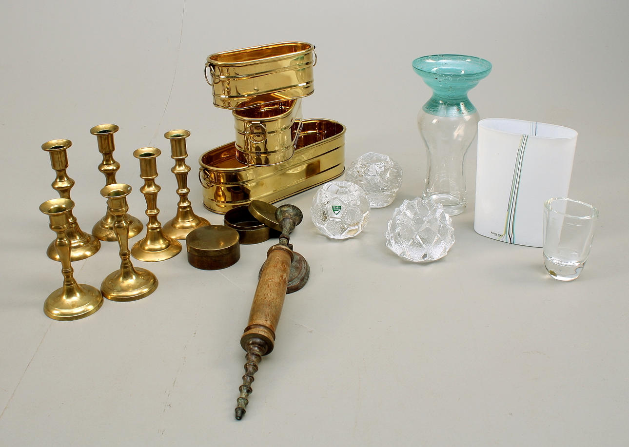 METALLFÖREMÅL, 12 st + GLASFÖREMÅL, 6 st.