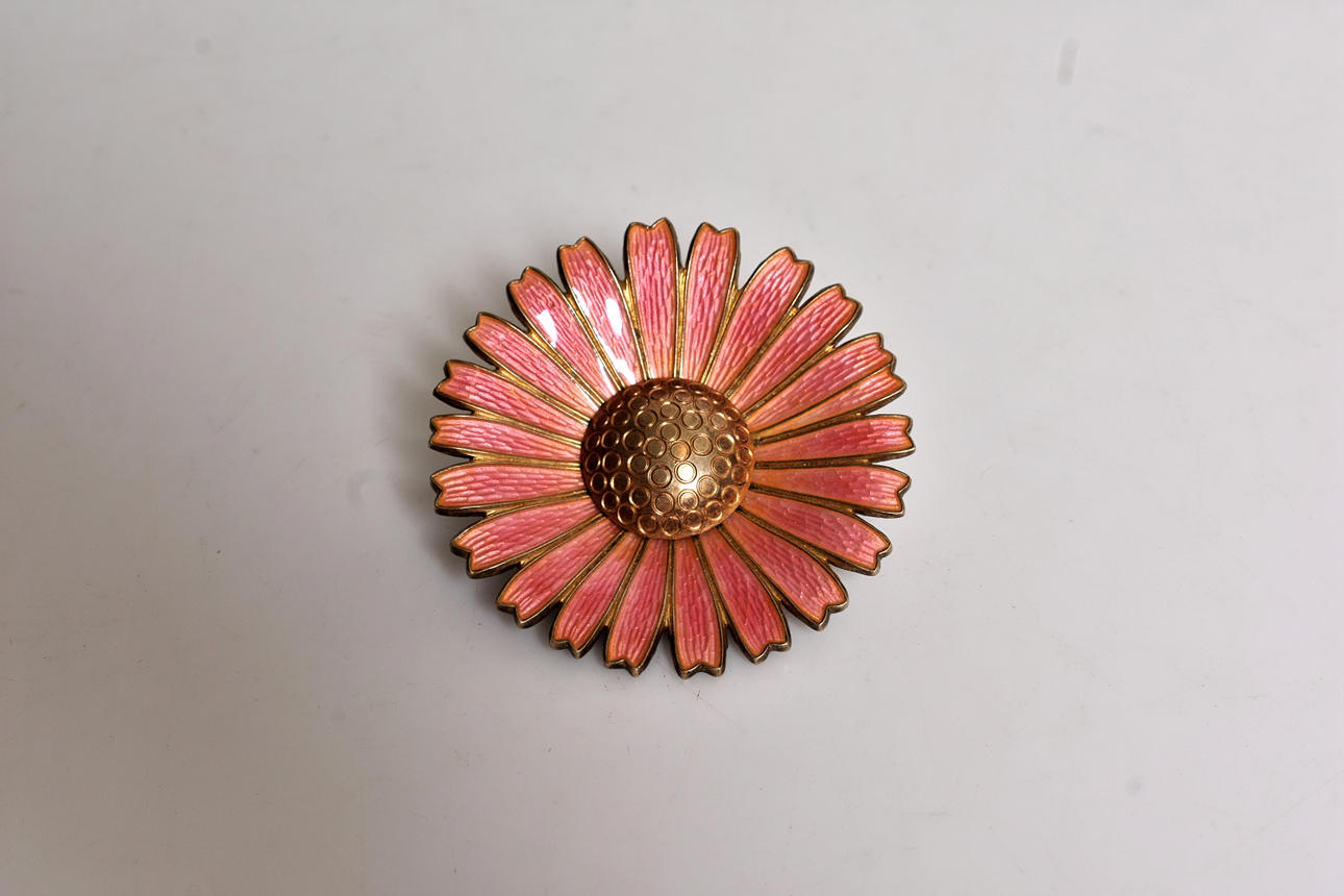 BROOCH "Margerit" silver, enamel Anton Michelsen Copenhagen.