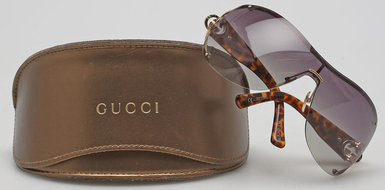 SOLGLASÖGON MED FODRAL, Gucci.