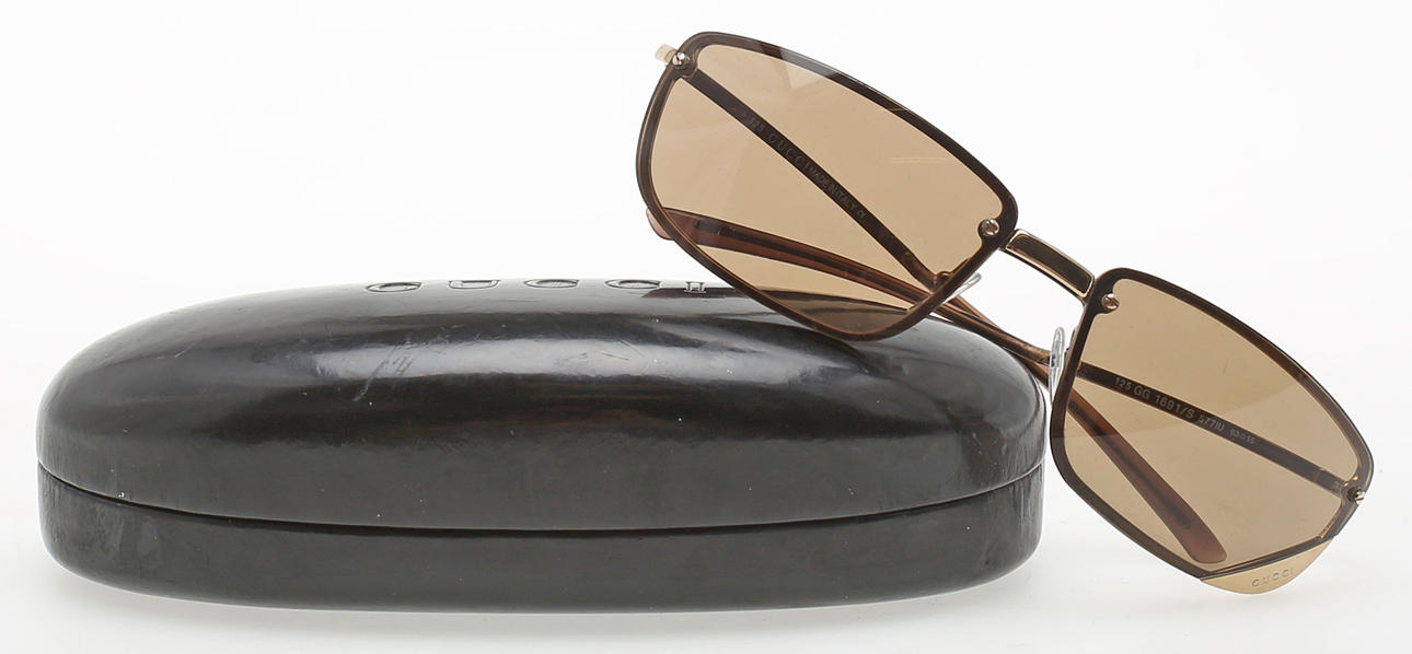 SOLGLASÖGON MED FODRAL, Gucci.