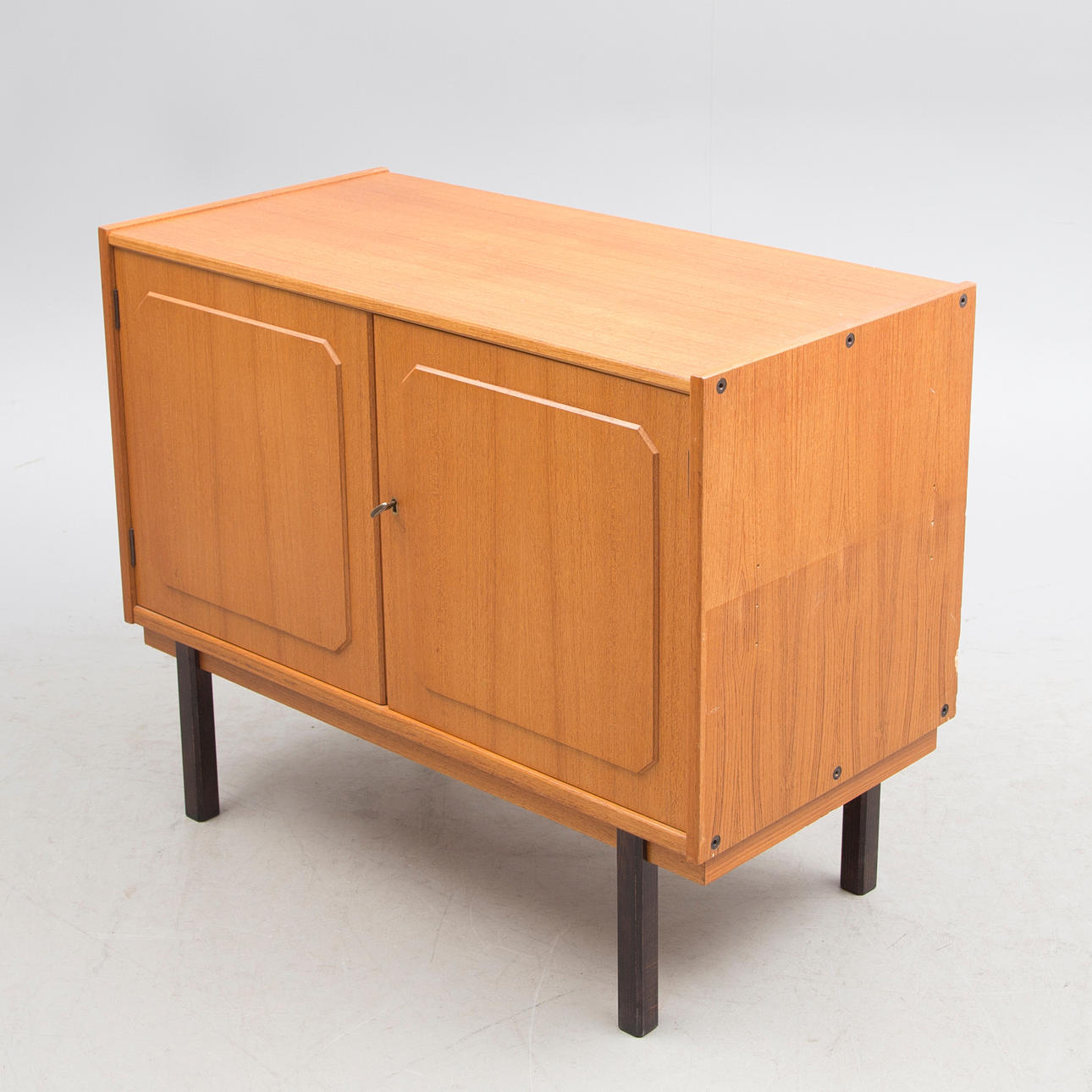 SKÅP/MINDRE TEAKBUFÉ, 1900-tal.