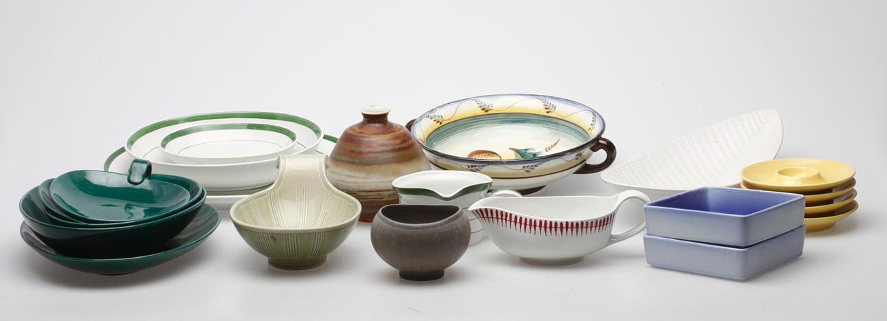 KERAMIKFÖREMÅL, 21 delar, Bl.a. Stig Lindberg, Gustavsberg, Ilse Claesson, Rörstrand.