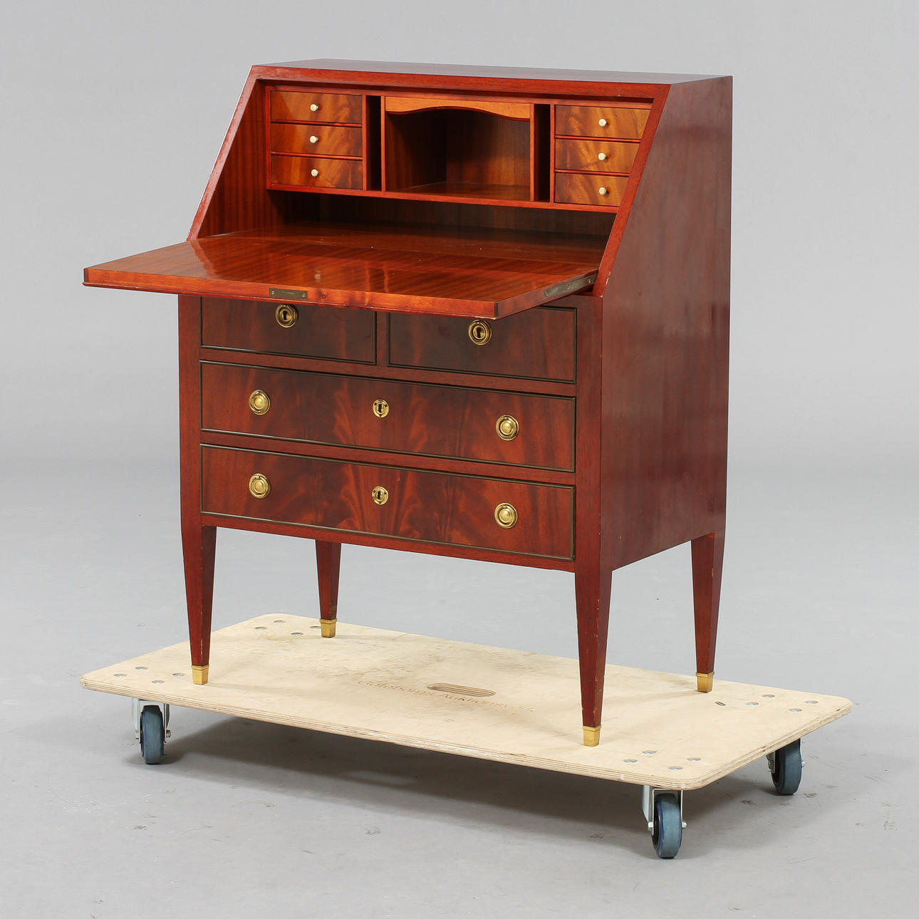 SNEDKLAFFSSEKRETÄR, sengustaviansk stil, 1900-tal.