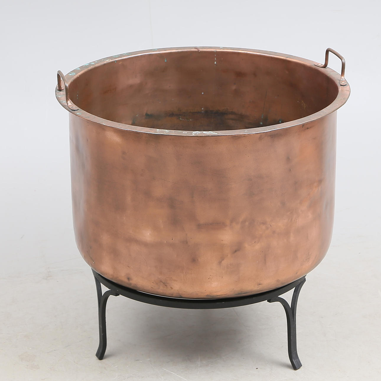 GRYTA, koppar, ställning av järn.