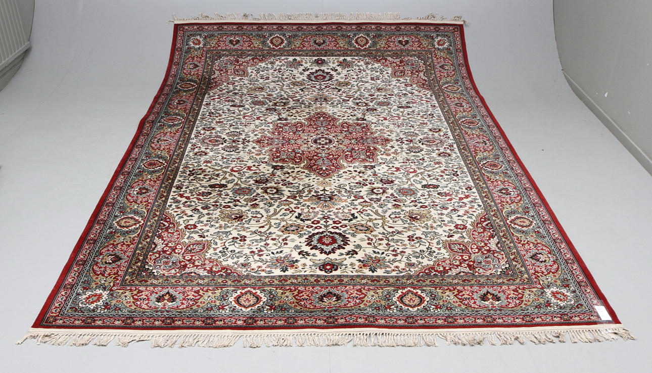 MATTA, Orientalisk stil, Maskinknuten, ca 350 x 240 cm, 1900 tal.