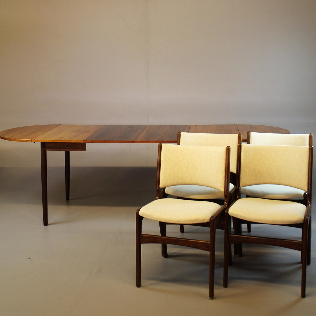 BORD med 4 stole, Jacaranda. Sandsynligvis Erik Buch.