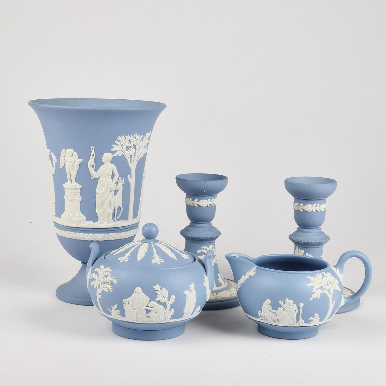 TABLEWARE, 5 pieces, porcelain, Wedgwood.