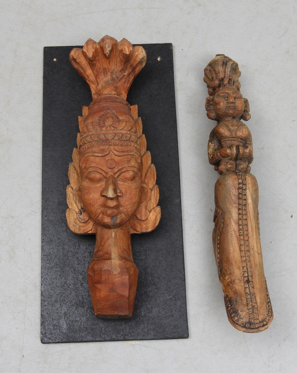 DEKORELEMENT, 2 st, Orientaliska, snidade i trä, trol Indien.