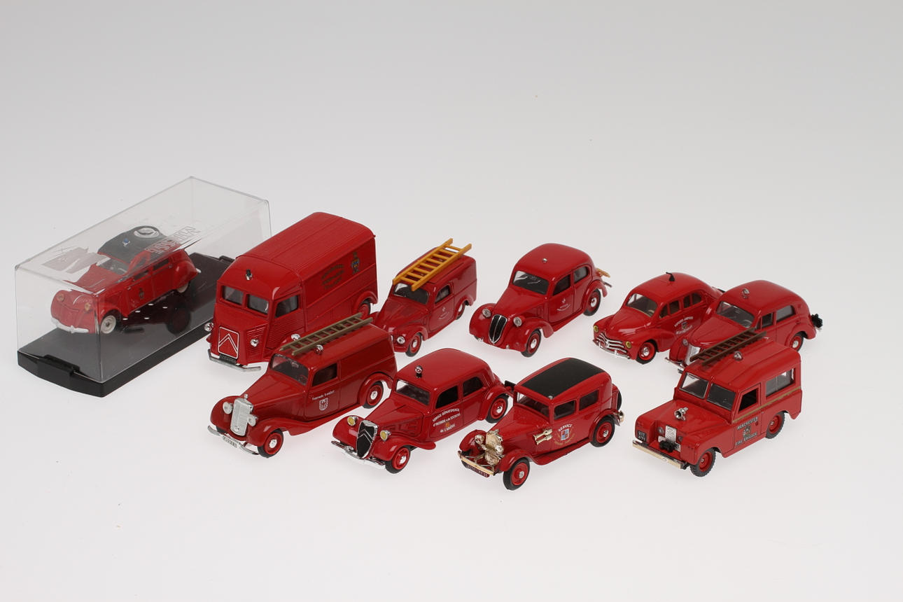 MODELLBILAR,BRANDFORDON. OLIKA FABRIKAT. 10 stycken.