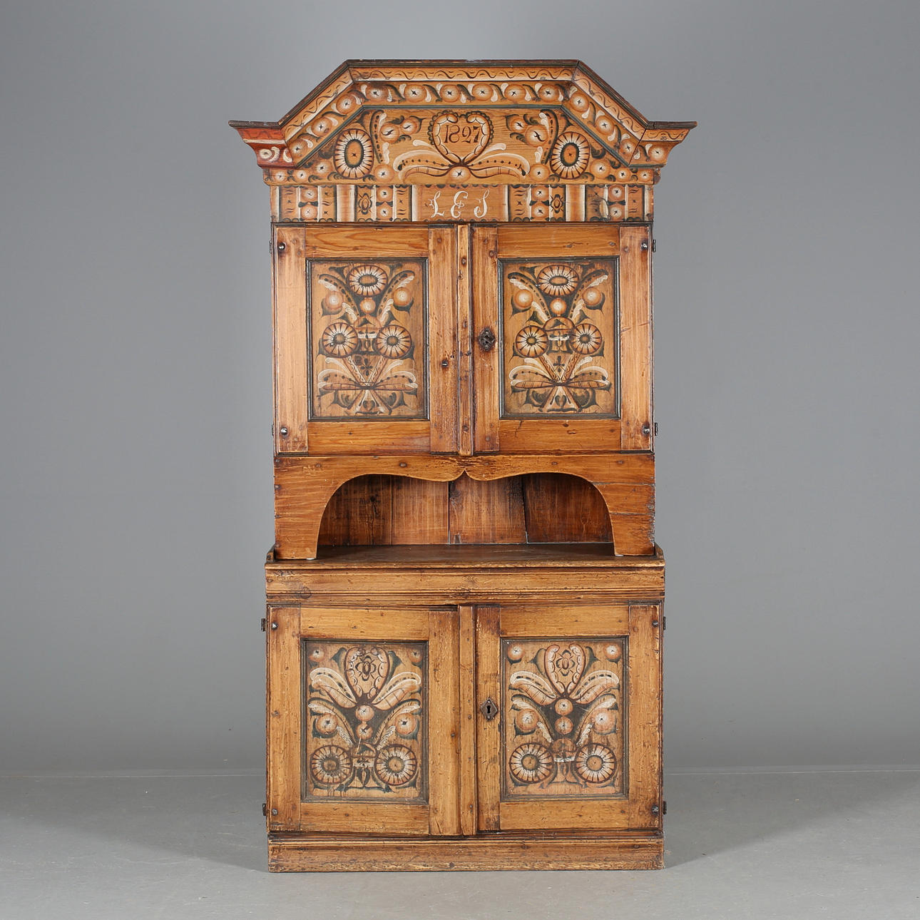 CABINET, commoner, painted, three-part, 19th century.