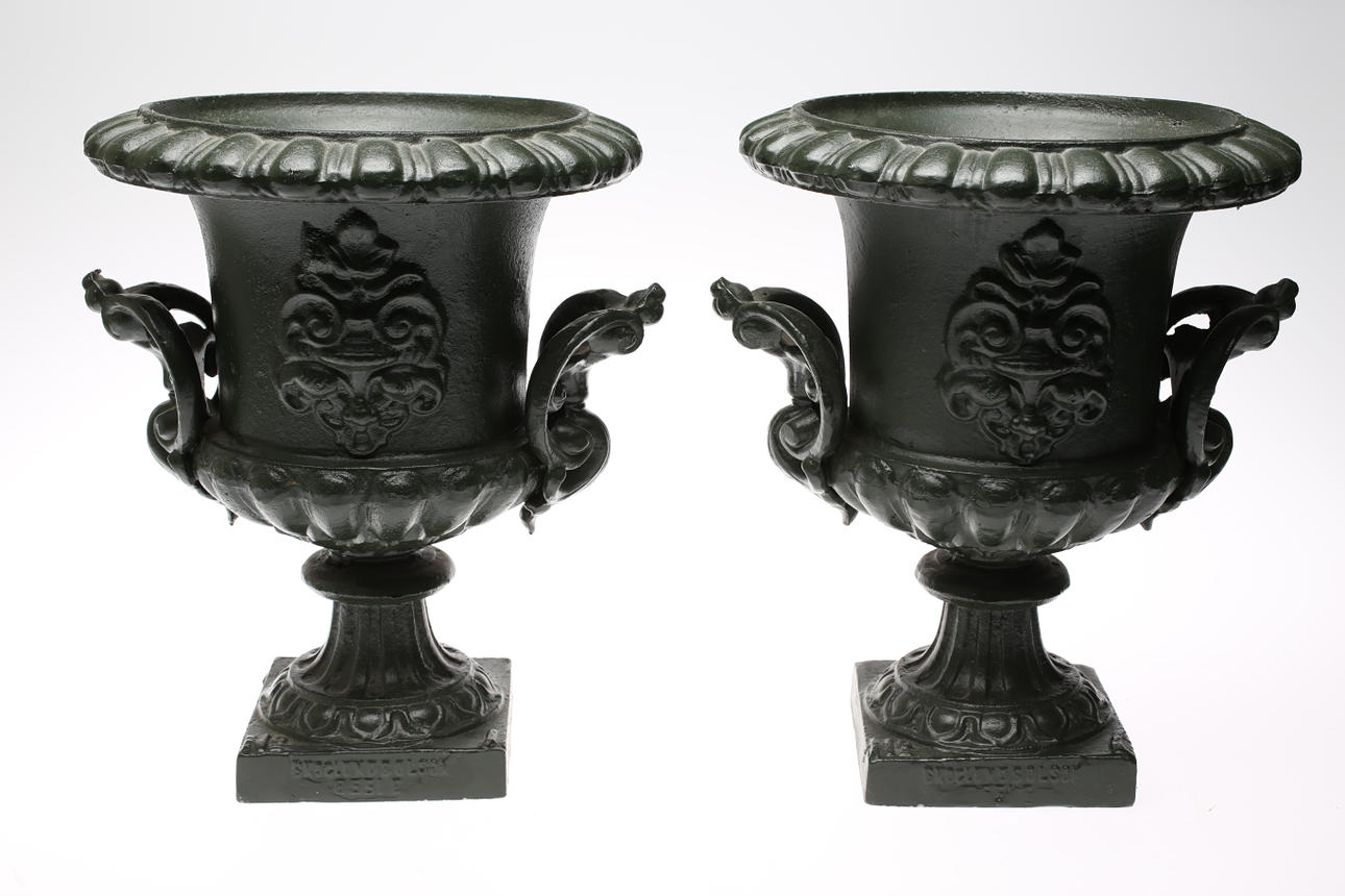 TRÄDGÅRDSURNOR, 1 par.