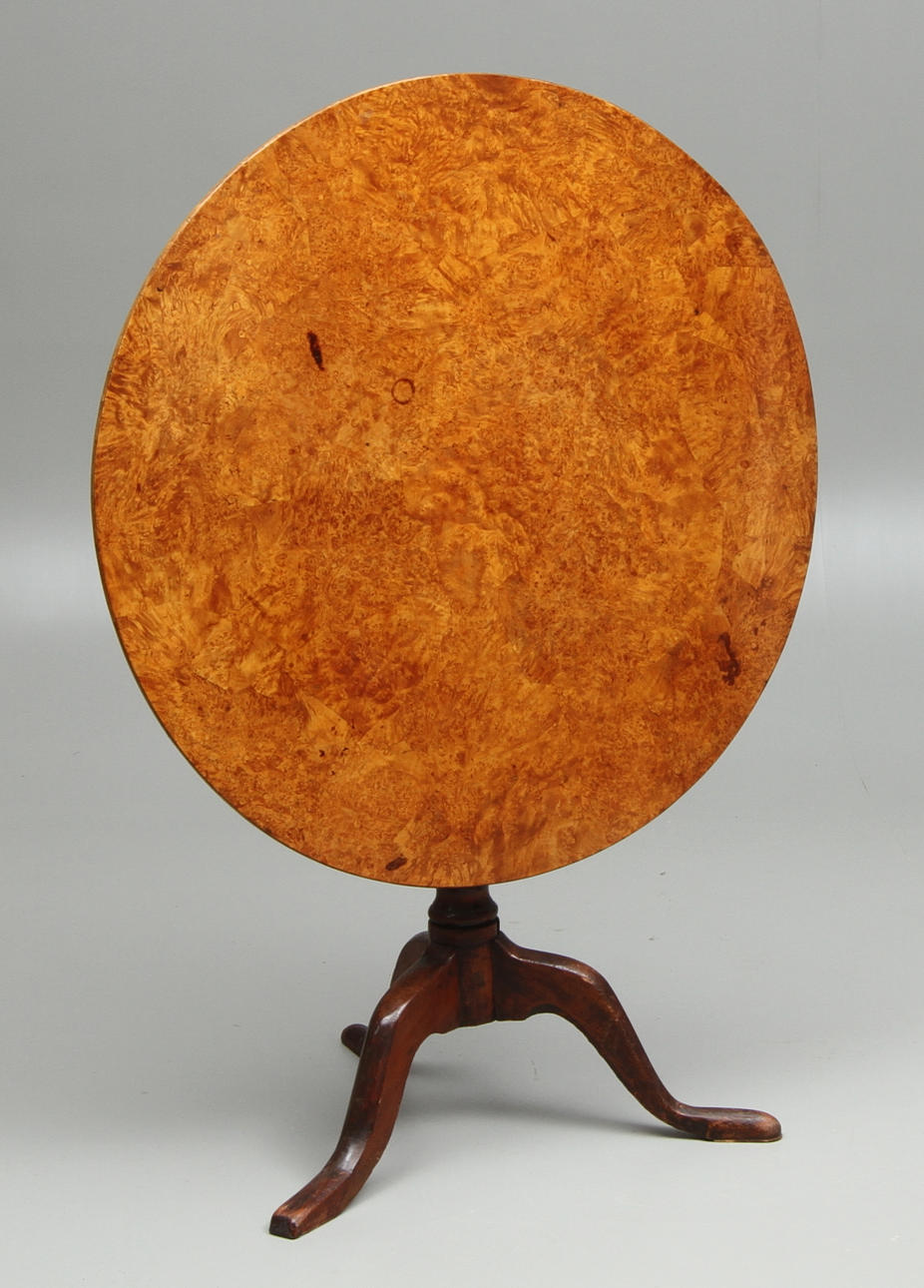 TAITTUVA PÖYTÄ, 1800-luku.