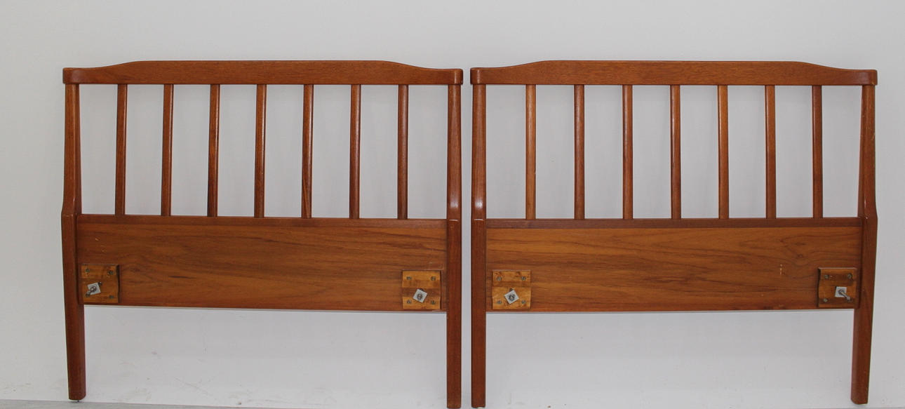 SÄNGGAVLAR, ett par. Carl Malmsten "AVENY".