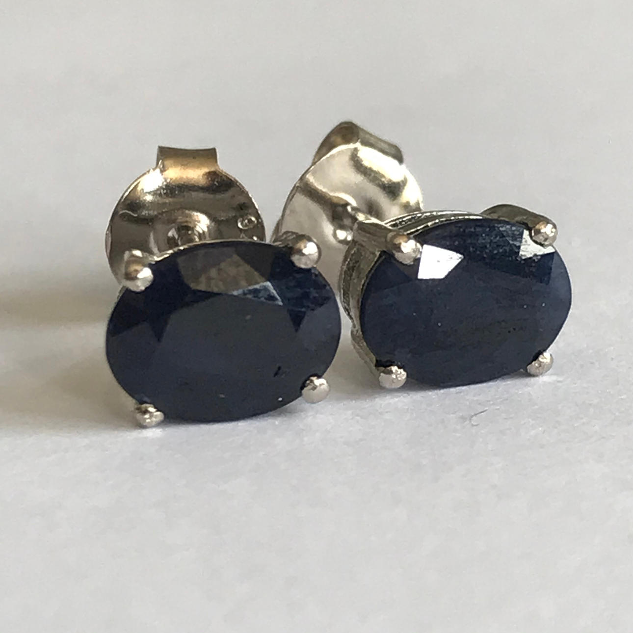 SAPPHIRE STUD EARRINGS.