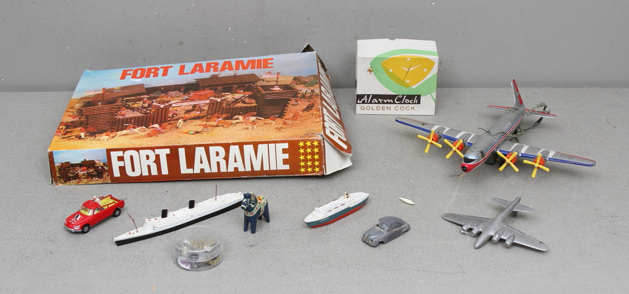 LEKSAKER, bl.a. "Fort Laramie".