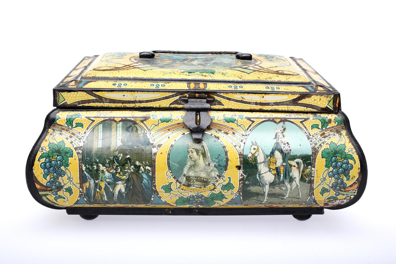 PLÅTBURK, 1800-tal, troligen Frankrike.