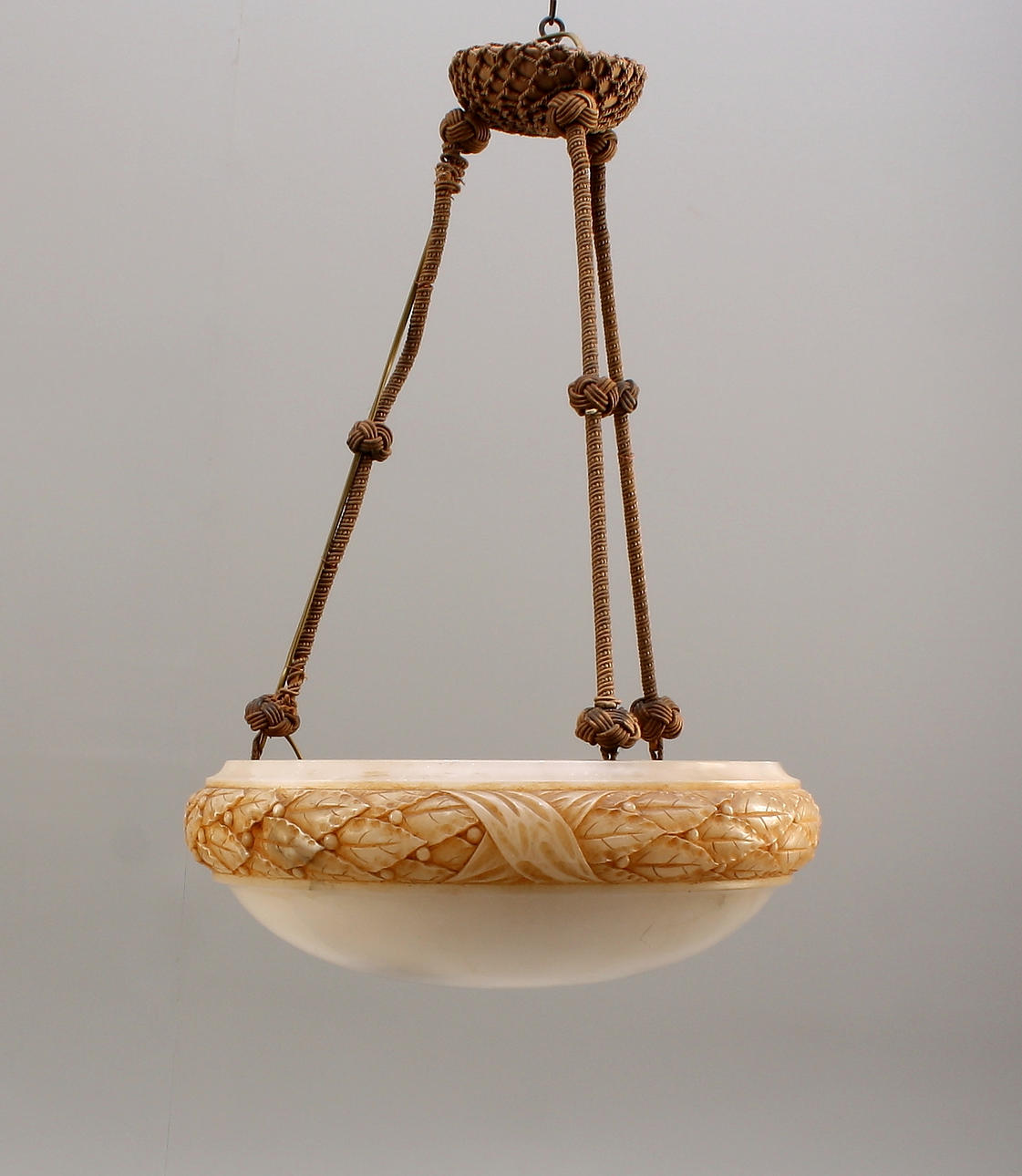 TAKARMATUR, alabaster, 1900-talets första hälft, höjd 70 cm.