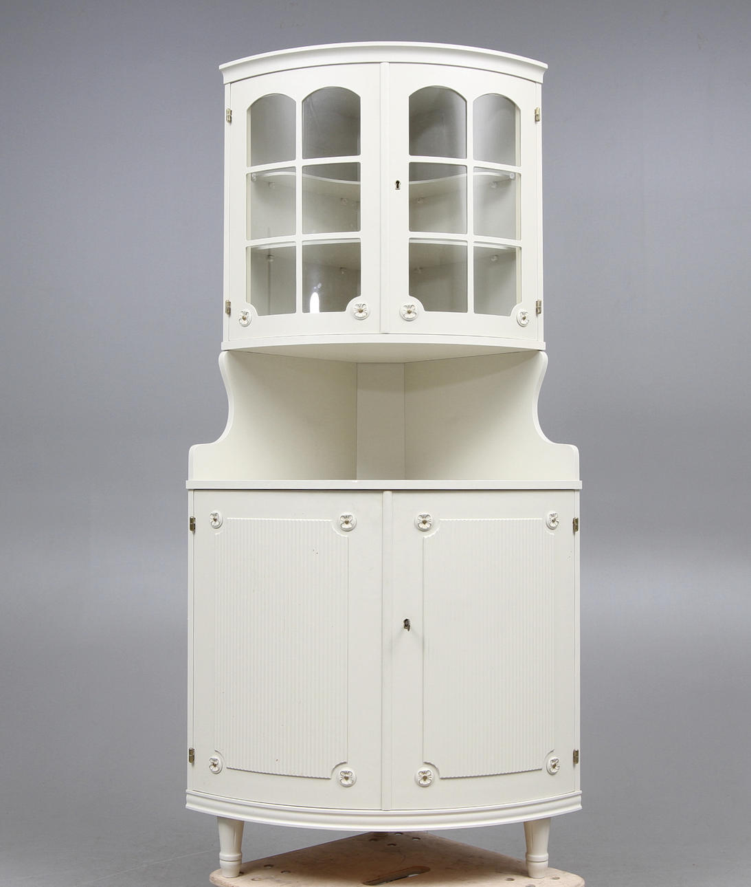 HÖRNSKÅP, Gustaviansk stil.