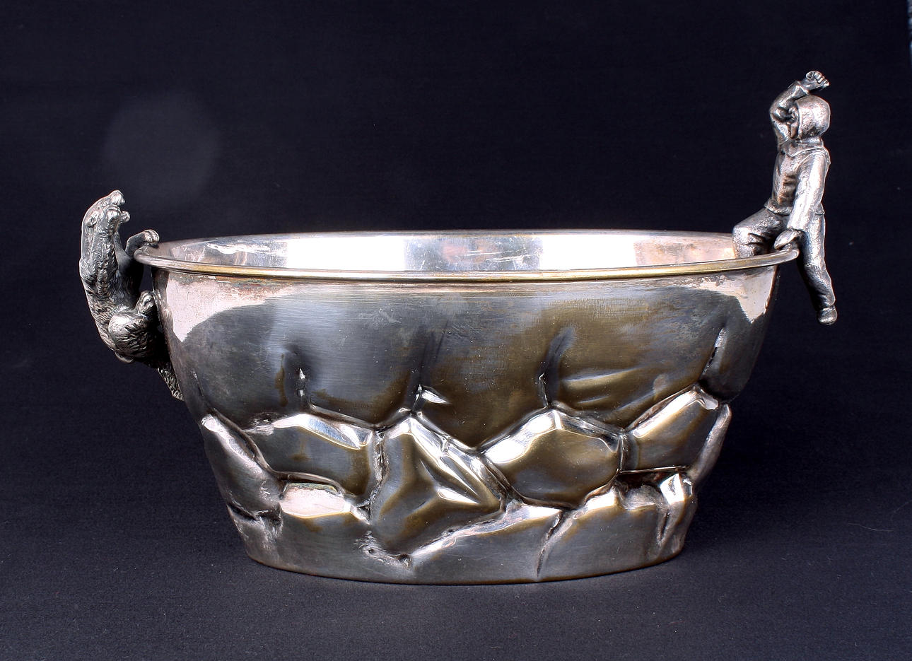 SKÅL MED FIGURER WMF, vitmetall, 1900-talets första hälft.