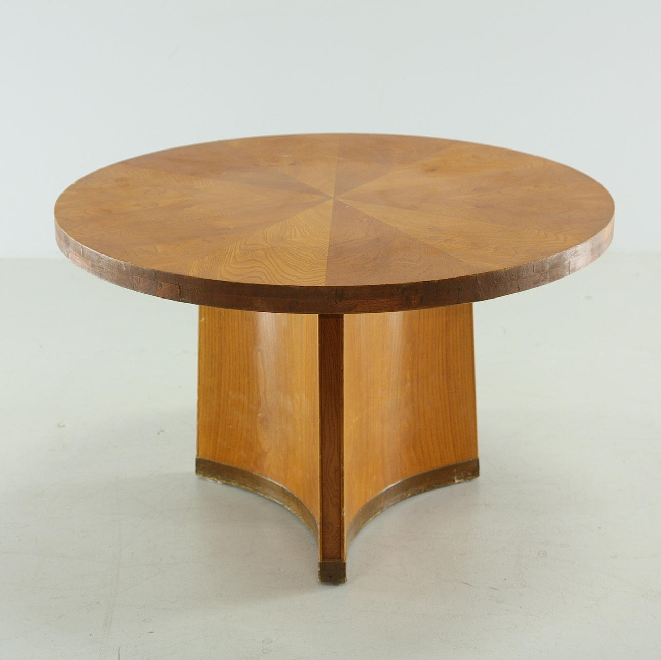 PÖYTÄ, Ruotsin moderni, 1930-luku.