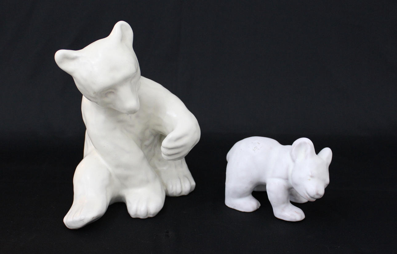 Björnar 2 stycken Vicke Lindstrand.