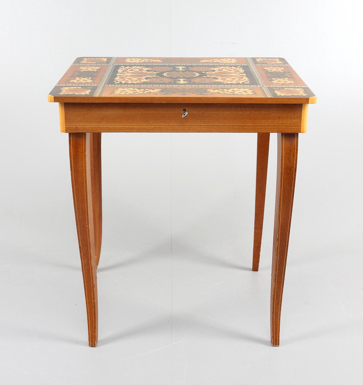 SYBORD med speldosa.