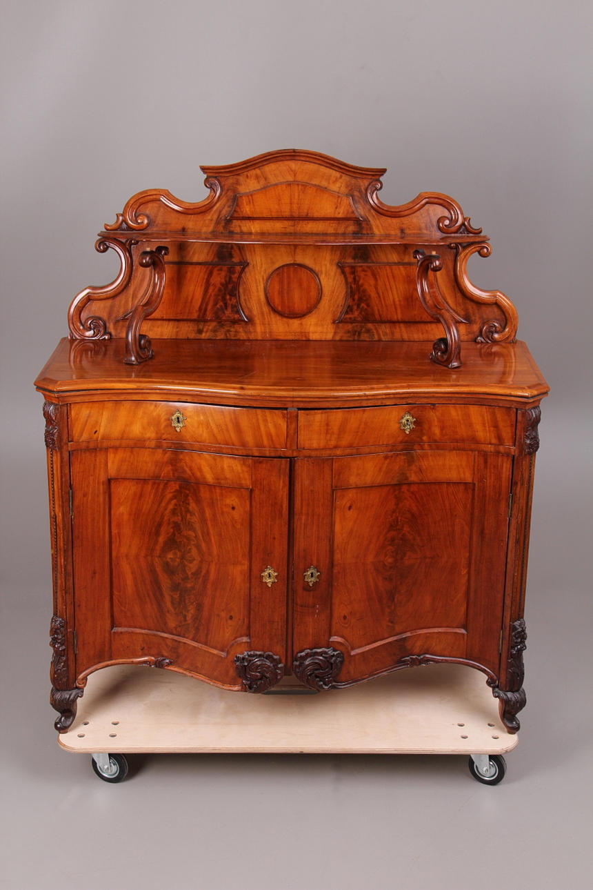 SKÄNK, Senbarockstil, 2 delat, 1900-talets första kvartal.