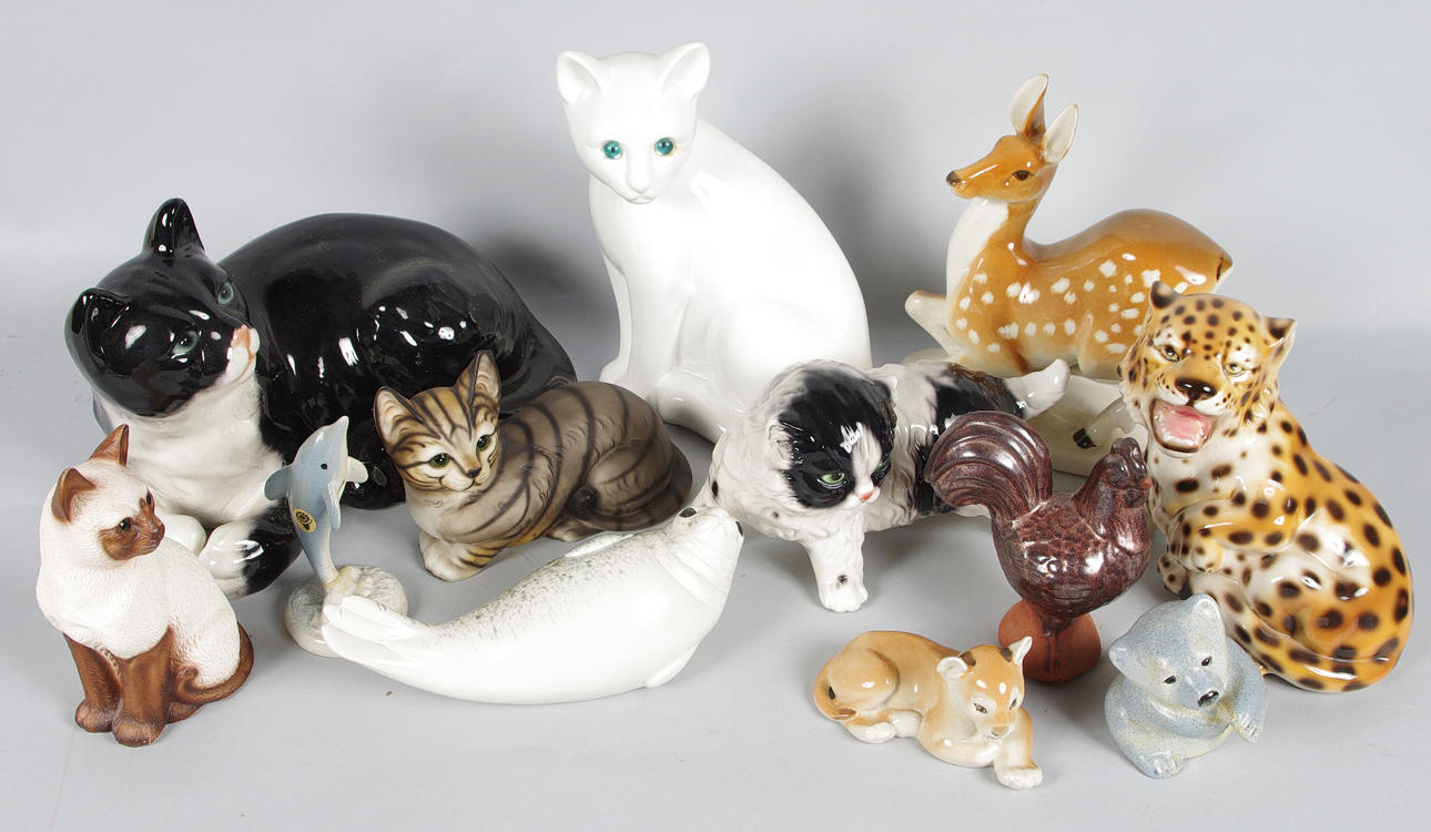 PORSLINSFIGURER, 12 stycken, kattor m.m.