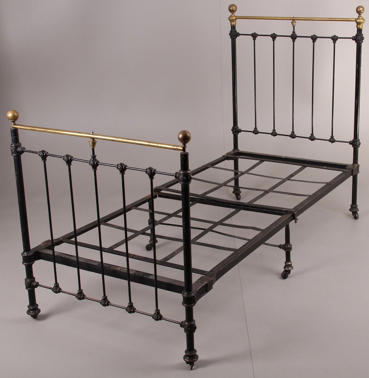 SÄNG, Gjutjärn, 1900-tal första hälft.