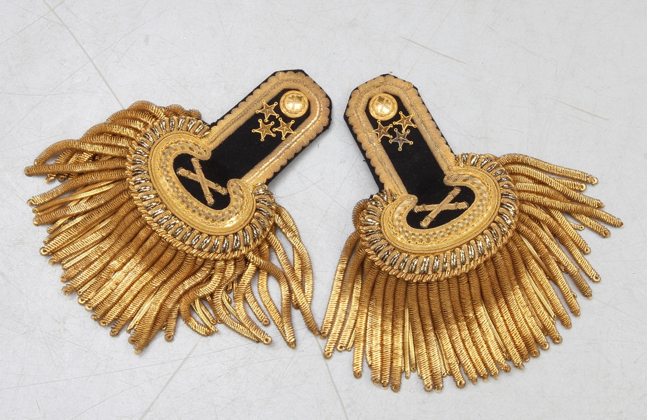 EPÅLETTER, ett par, m/1830, för kapten vid Generalstabskåren.