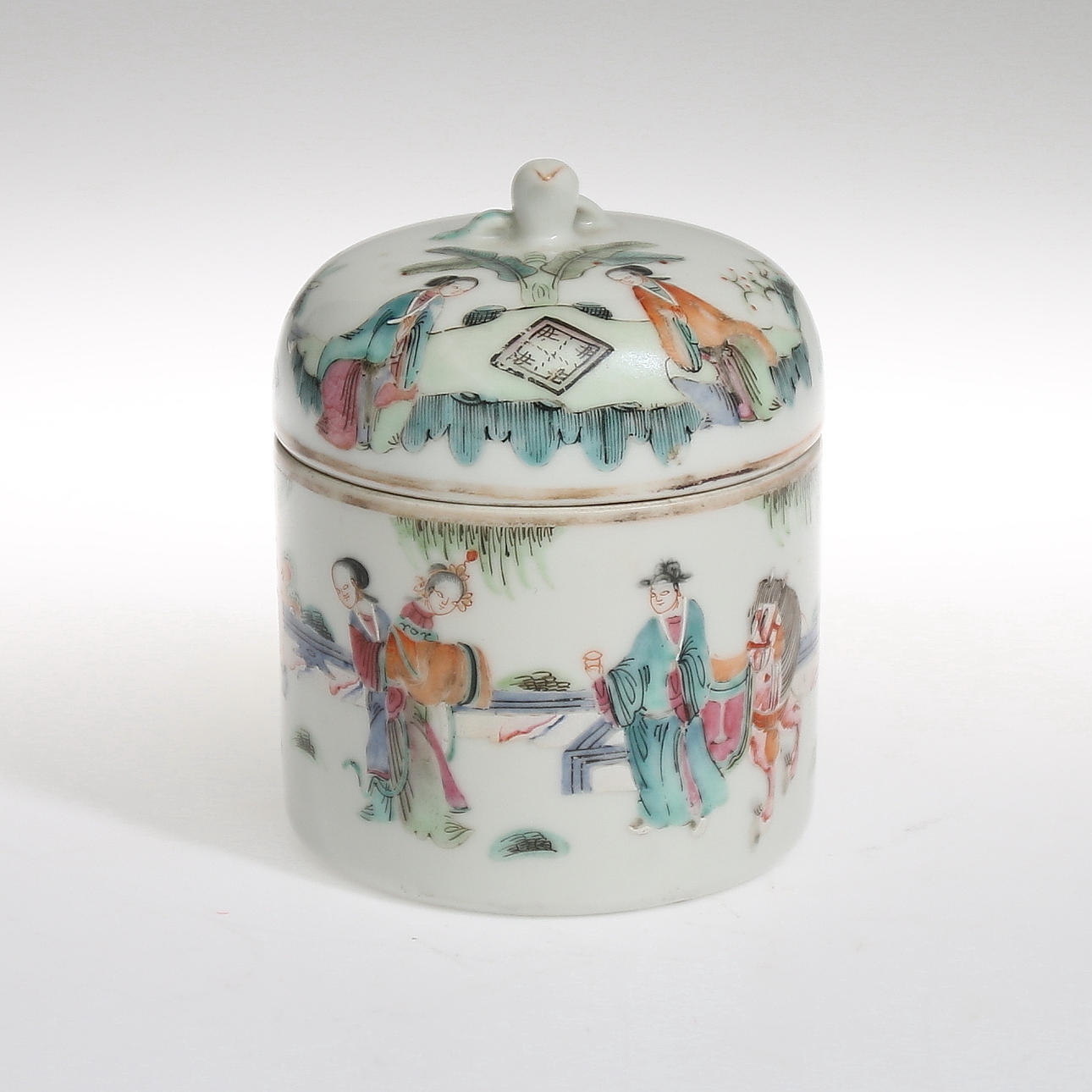 TE/VINVÄRMARE, porslin, Kina, 1800-talets andra hälft.