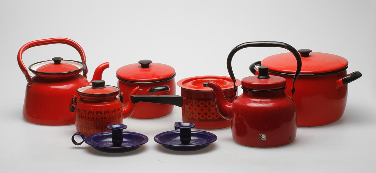 EMALJFÖREMÅL, 8 delar, Kokums samt Finel.