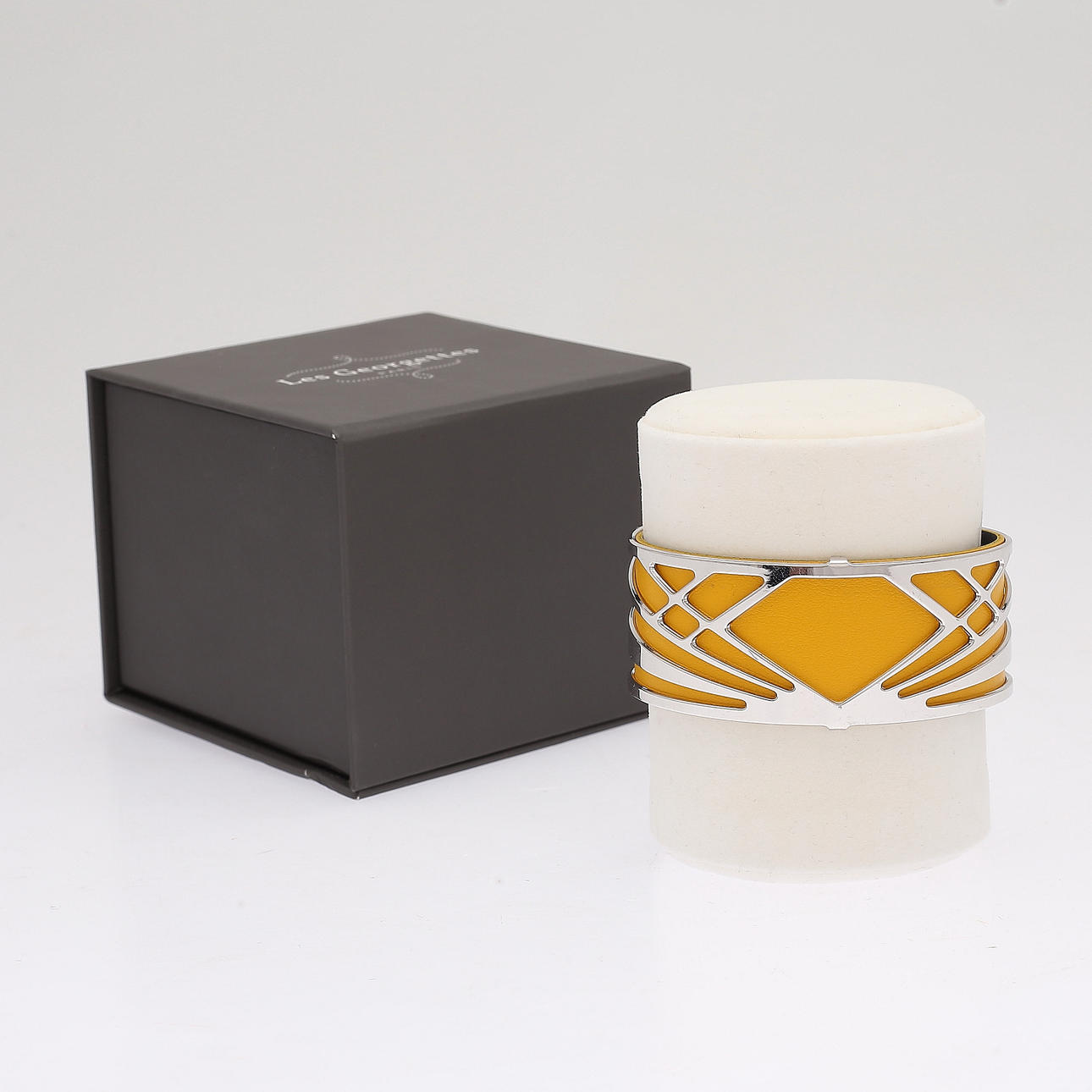 ARMBAND, Les Georgettes.