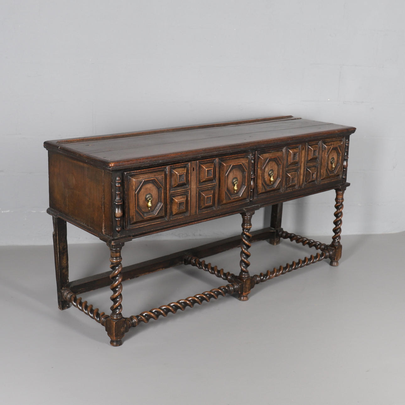 SIDEBOARD, 1600-TALS STIL.