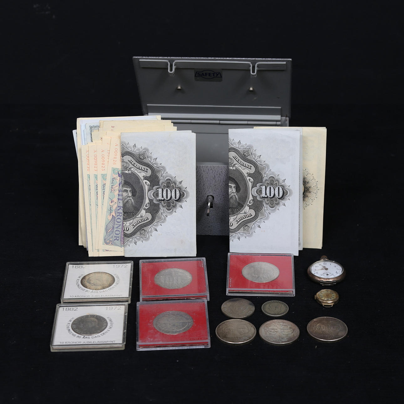 MÜNZEN, BANKNOTEN und 2 DAMEN, u.a. Silber.