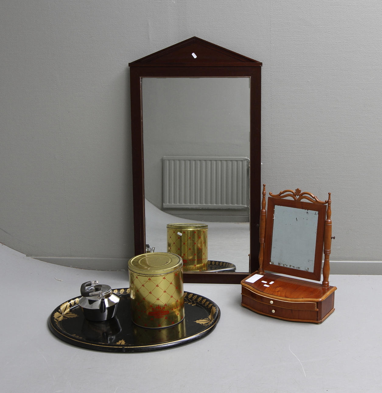 DIVERSE, 5 del, plåtbricka, spegel, bordsspegel, kaffekanna, Sigvard Bernadotte, plåtburk.
