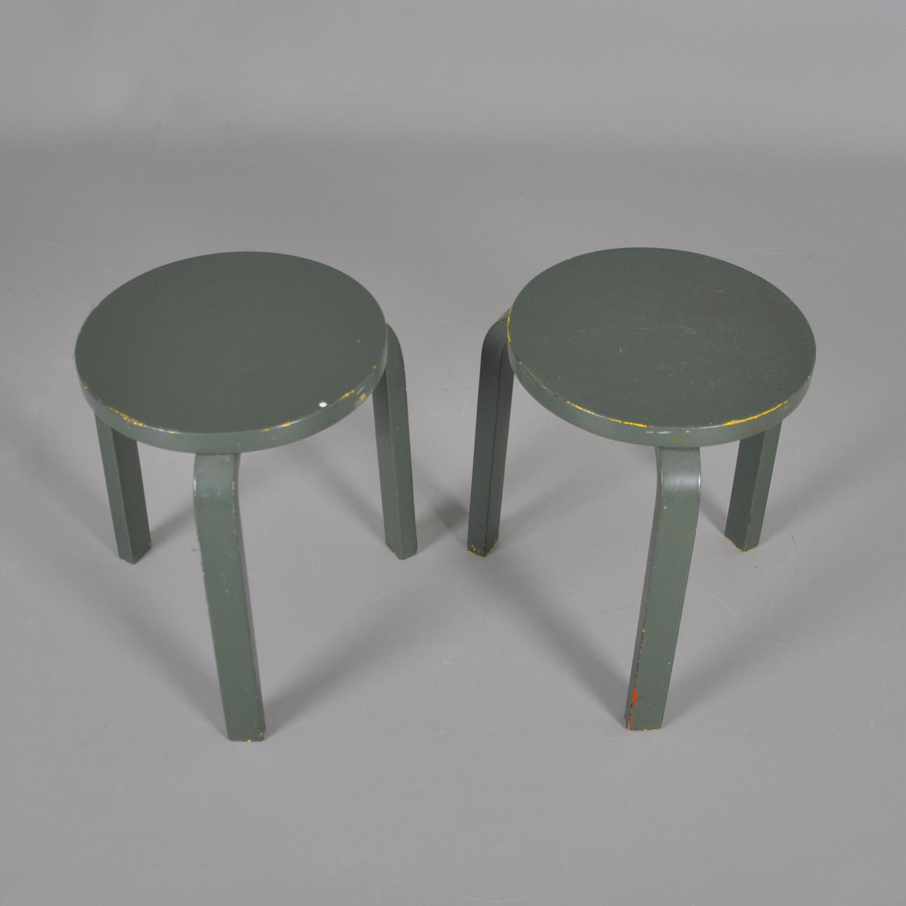 ALVAR AALTO. skammel, 2 stk model 60.