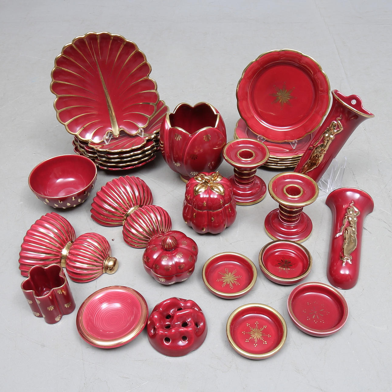 ARTHUR PERCY. Porslin, 29 delar, "Rubin", Gefle.