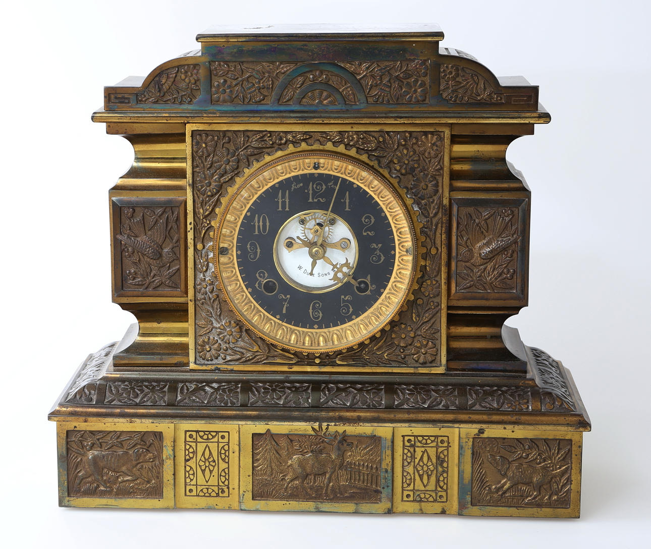 BORDSUR i mässing. Urverket märkt W. Duke Sons & Co. 1900-talets början, England.